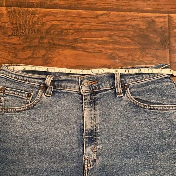 Vintage Levi’s Denim Distressed Man Made Cutoff Raw Hem Shorts - Picture 8 of 13